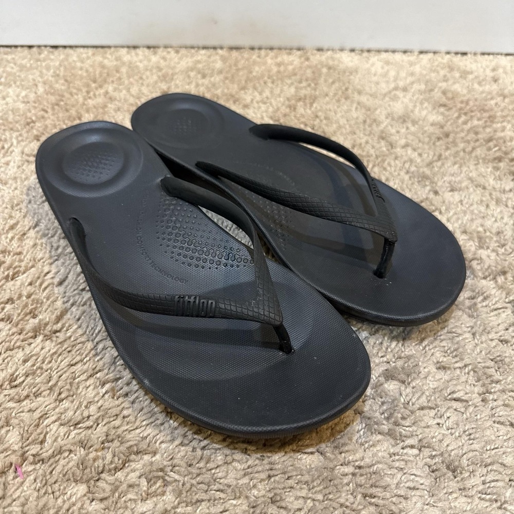 FitFlop Sandals Shoes Womens Size 7 Black Rubber Thong Flip Flop Comfort Casual